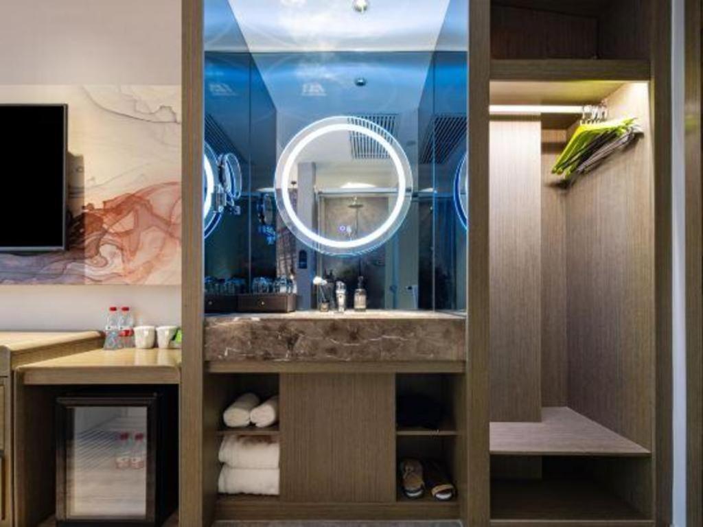 Ibis Styles Wuhan Optics Valley Square Hotel Exterior photo